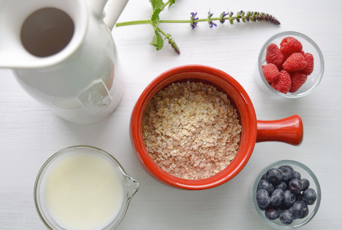 Photo of simple overnight oats ingredients